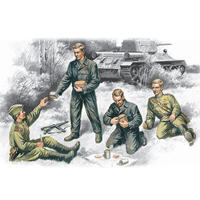 Icm 1/35 Soviet Tank Crew (1943-1945) (4 Figures - 2 Officers 2 Tankmen) Plastic Model Kit