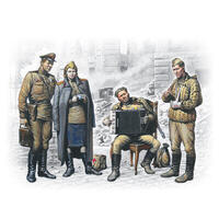 Icm 1/35 May 1945 (4 Figures - 1 Officer 2 Soldiers 1 Military Servicewoman) Plastic Model Kit