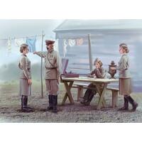 Icm 1/35 Soviet Military Servicewomen (1939-1942) (4 Figures) Plastic Model Kit