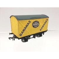 Peco Van Fyffes Set